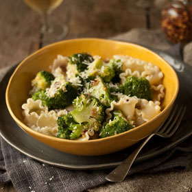 Pasta with broccoli, anchovies and garlic