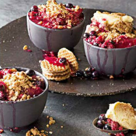 Apple, berry and hazelnut crumble