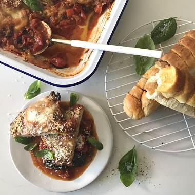 Crumbed chicken Parmesan in Tomato ragu 