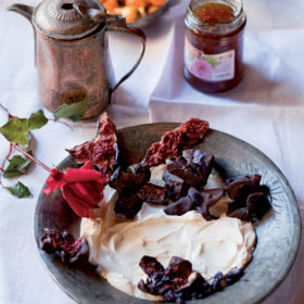 Chocolate figs with mascarpone and sugar violets