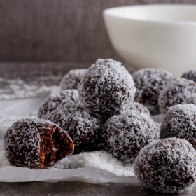 DATE, COCOA & OAT BALLS 