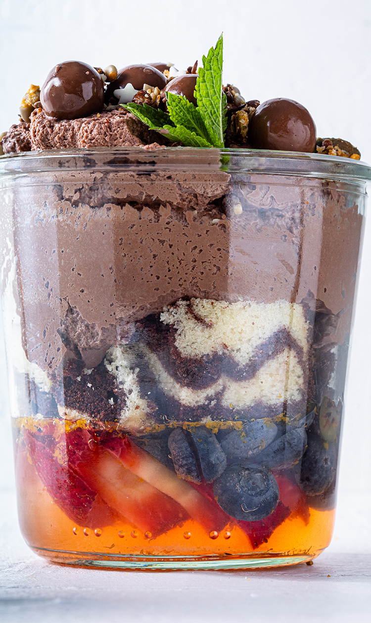 Les Da Chef's Christmas trifle is spectacular | Woolworths.co.za