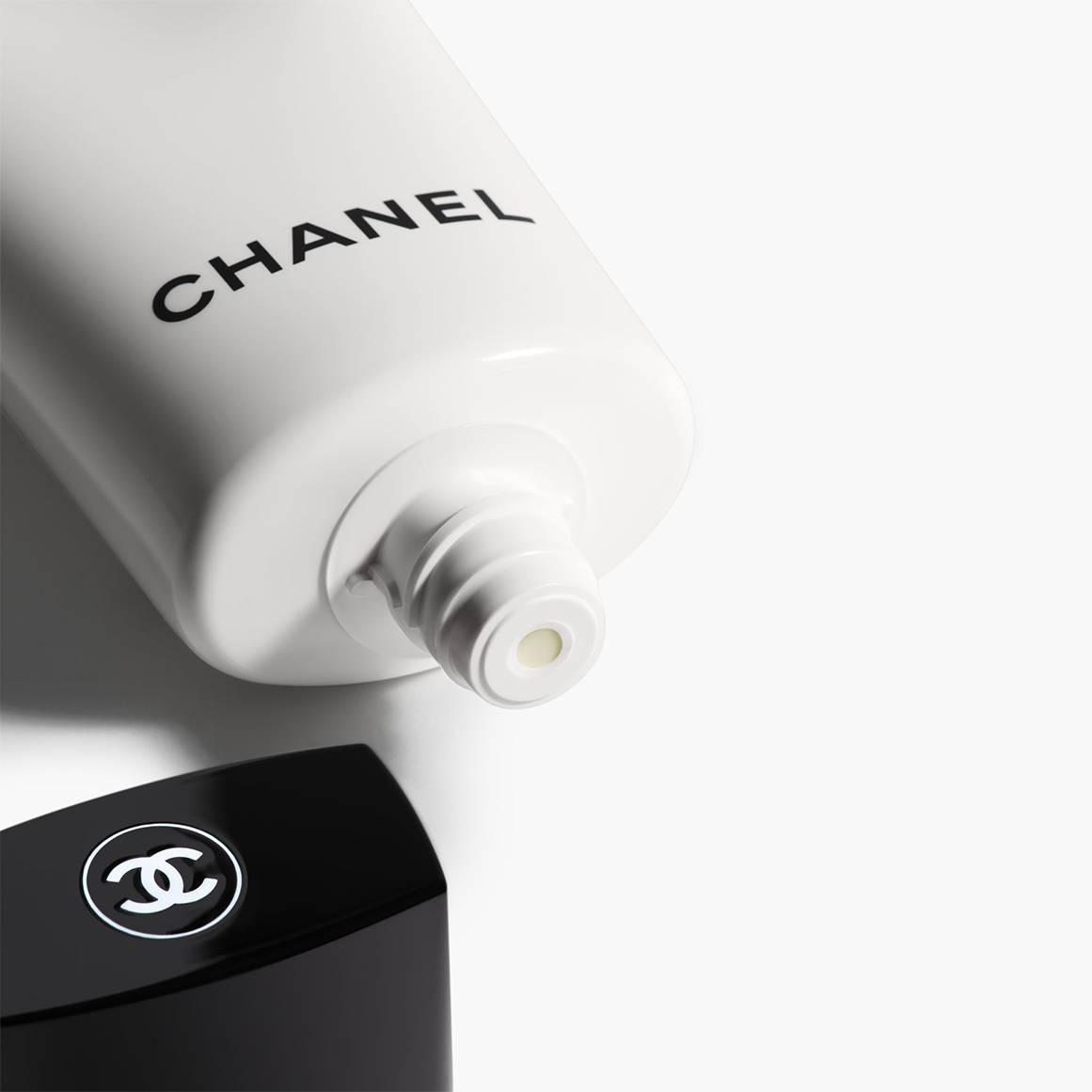 CHANEL LA MOUSSE Camellia Cleansing Cream-to-Foam | Woolworths.co.za