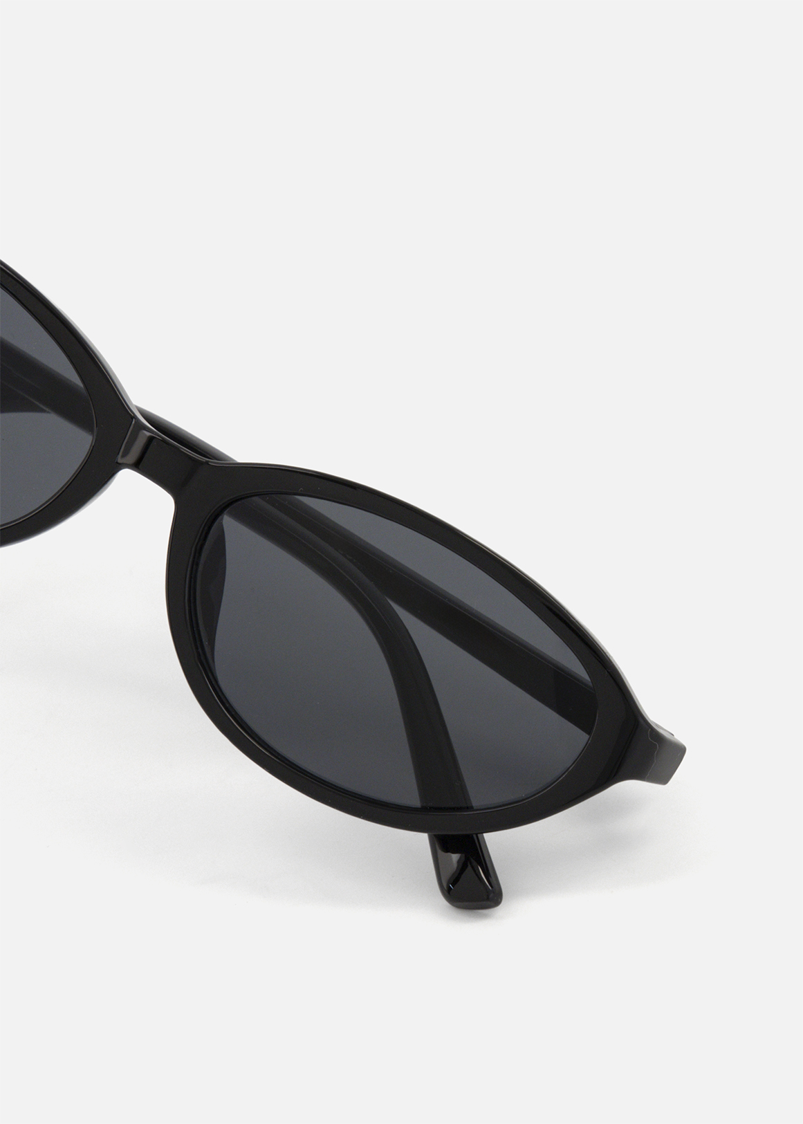 メガネ・老眼鏡 WILLSON OVAL SunShade Slim Oval Sunglasses | Woolworths.co.za