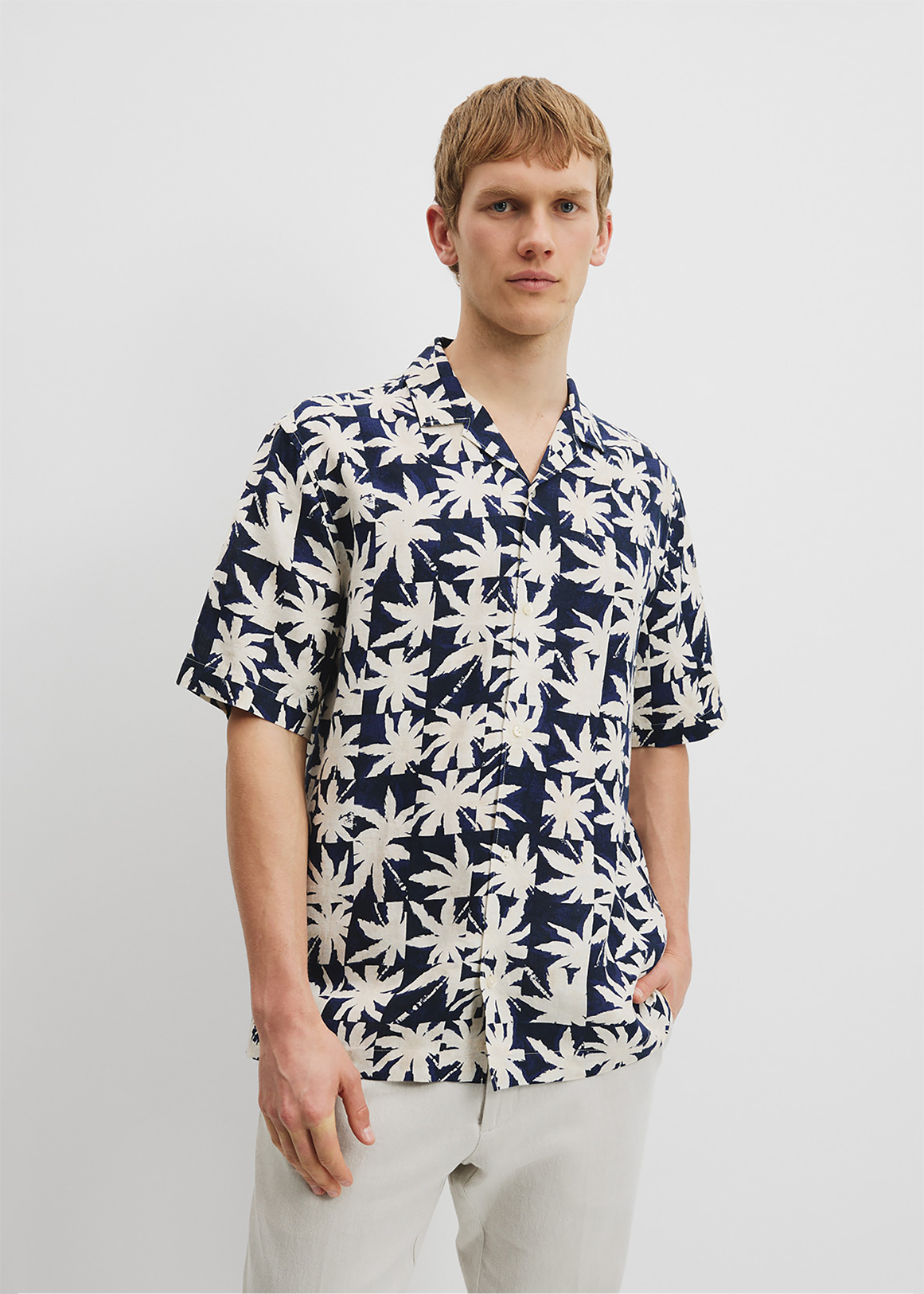 Organically Grown Linen Short Sleeve Palm Tile Print Shirt