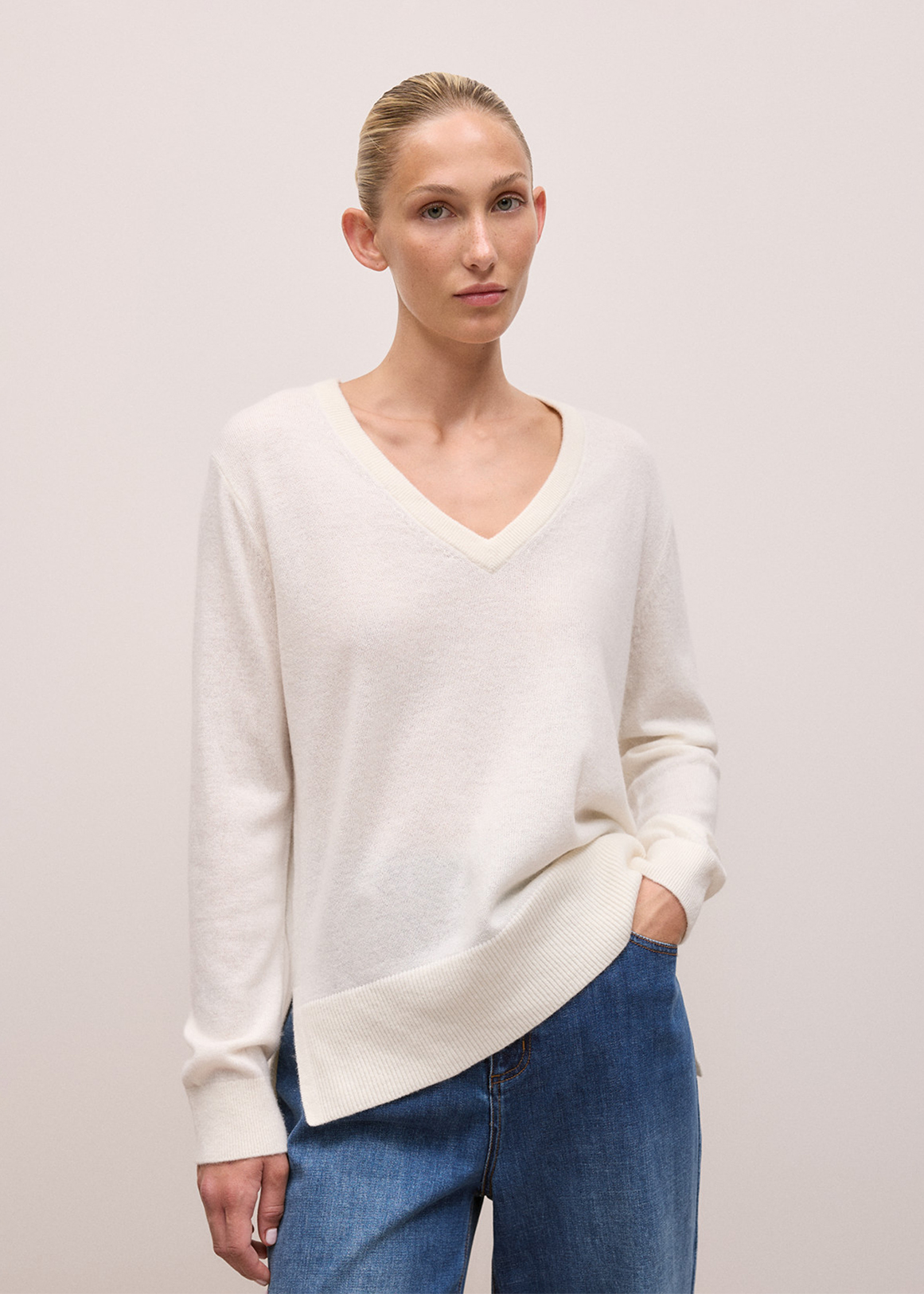 Meravel V-Neck Cashmere Blend Knit ホワイト Cashmere Relaxed V-Neck | Woolworths.co.za